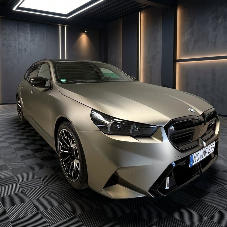 BMW M5 Touring mit matter Folierung
